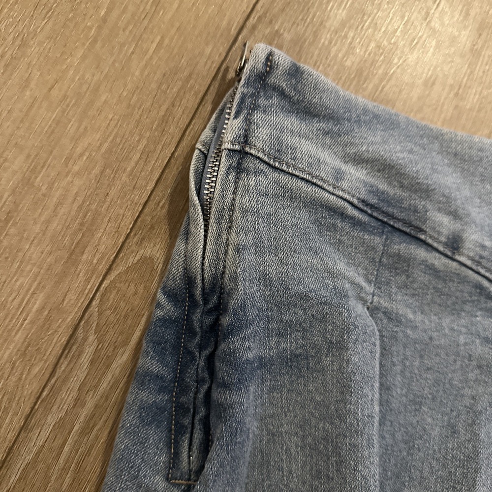 Madden Girl Junior's Pleated Denim Light Wash Hem Skort Side Zip Large NEW - Picture 6 of 9